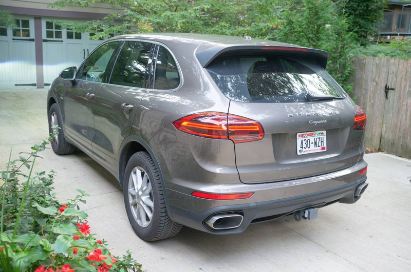 Illustration for article titled At $43,000, Is This 2015 Porsche Cayenne The Brown Diesel Wagon We All Want?